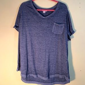 One pocket v-neck tunic tee shirt. EUC